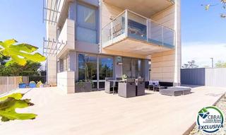 Appartement à Calle clot dels franquets 54. Clot dels franquets exclusiva planta baja de 3 dormitorios con 2