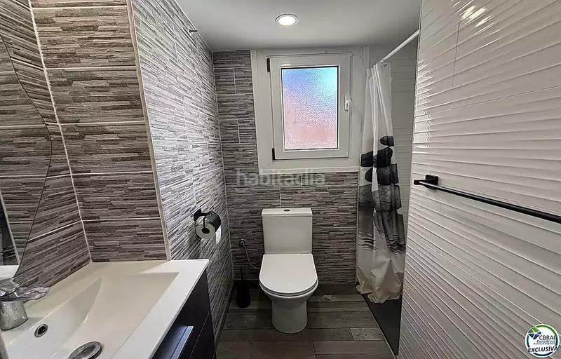 Foto a4e9a8e4-c1c2-489c-8ac9-d90644454ce5. Piso magnífico apartamento totalmente reformado en Roses