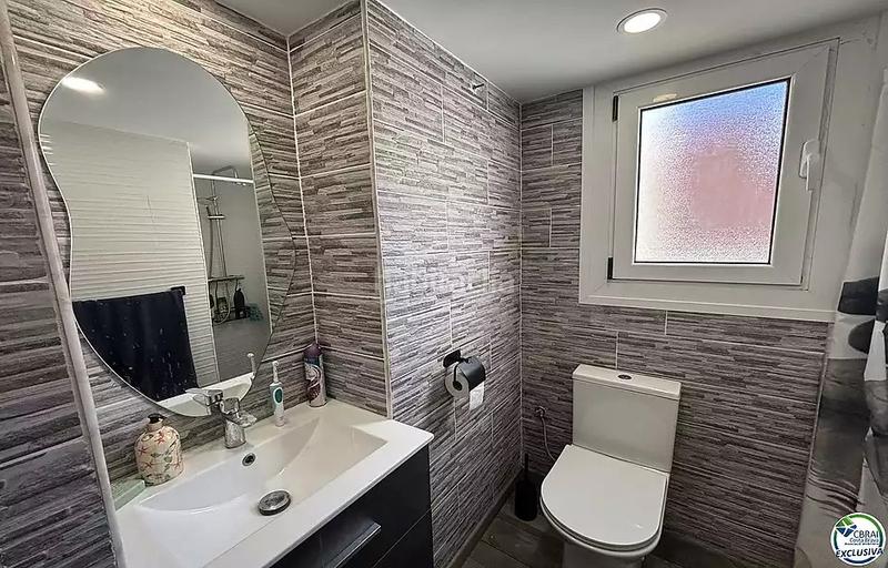 Foto abd7ab0e-5e07-40b1-80aa-8cf981825caa. Piso magnífico apartamento totalmente reformado en Roses