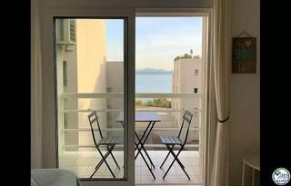 Pis a Salatar. Muy bonito apartamento en rosas vista mar con licencia turistica