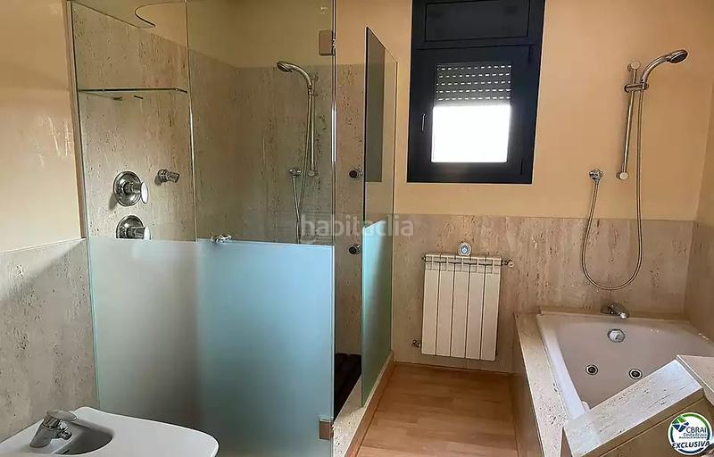 Foto 0adbeb78-1570-4a9f-a493-35acb16cfc04. Casa amb calefacció aparcament piscina a Bisbal d´Empordà (La)
