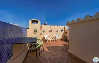 Pis a Muga - Gran Reserva - Badia. Bonito apartamento con preciosa terraza, y solárium con vistas a
