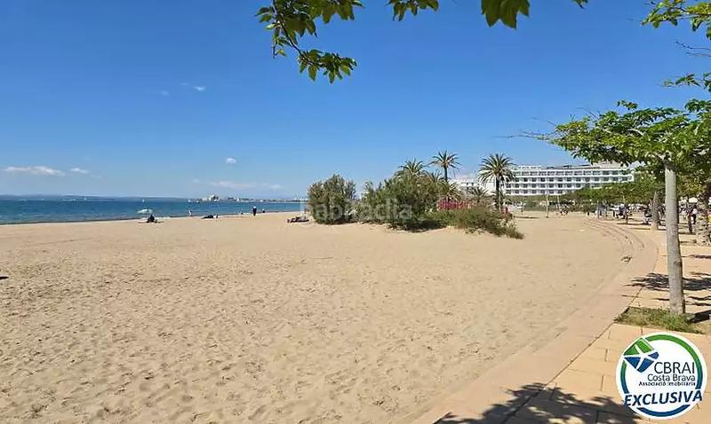 Foto 8a0c043a-c259-4320-baac-e19f048ff376. Pis a paseo maritimo 31 a Salatar Roses