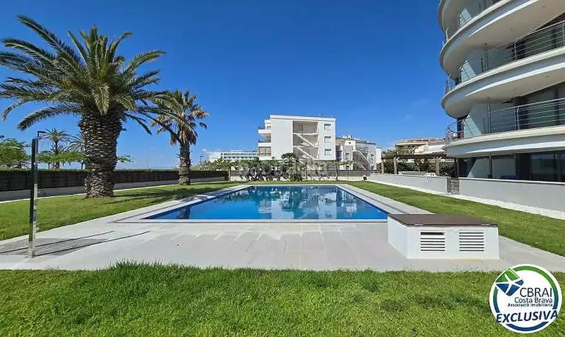 Foto f191a580-cd1a-4b14-b053-da72c96be1b2. Pis a paseo maritimo 31 a Salatar Roses