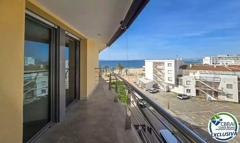 Foto f3c47ff3-8d76-462f-8719-4d11e64e7ee0. Pis a paseo maritimo 31 a Salatar Roses