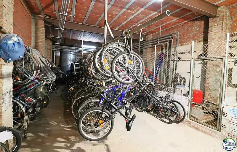 Foto b2ea20bc-9deb-4439-8611-2f9991ce4585. Studiowohnung mit parking pool in Nord Roses