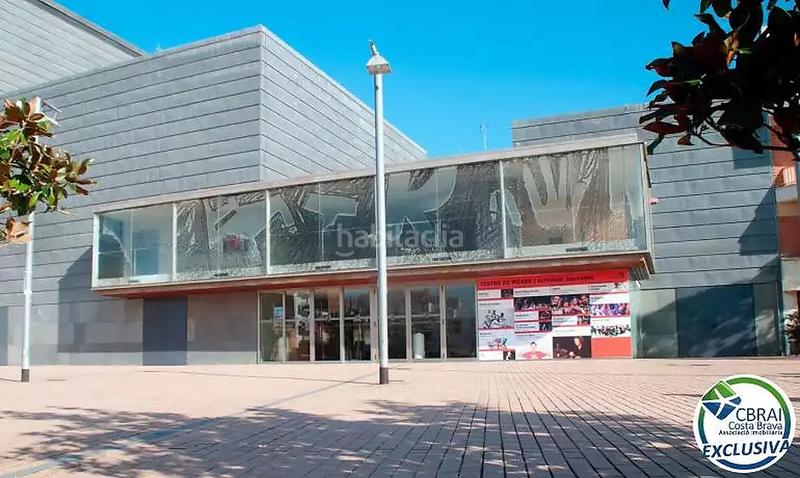 Foto 032580f7-7978-47ca-ac8e-a35d05c796fa. Casa  con jardín y dos apartamentos. en Centre Roses