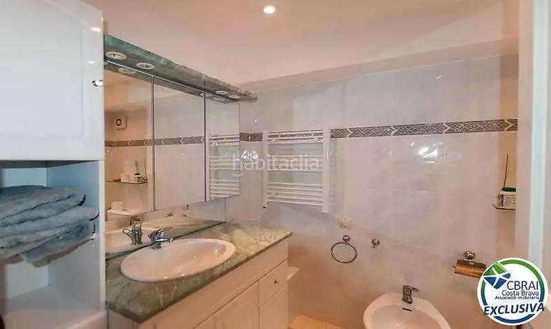 Foto 8beef9ee-2221-4b76-9d14-a80acda1206e. Casa  con jardín y dos apartamentos. en Centre Roses