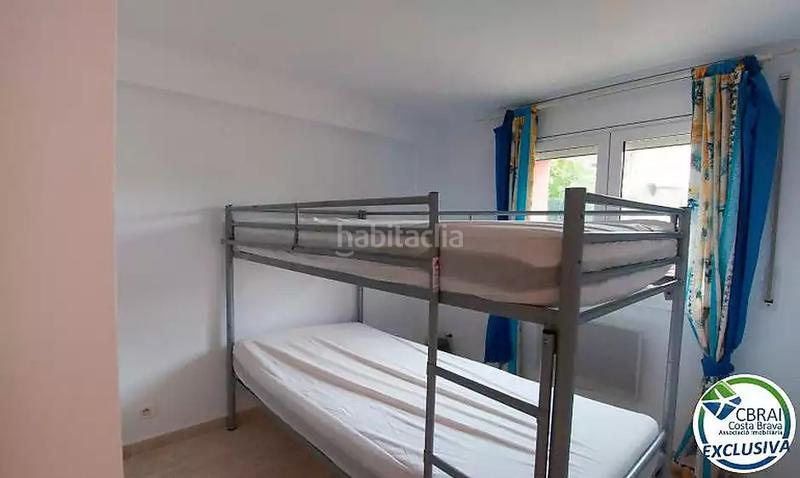 Foto a258f640-cf72-40b4-ac6d-85f2534e4562. Casa  con jardín y dos apartamentos. en Centre Roses