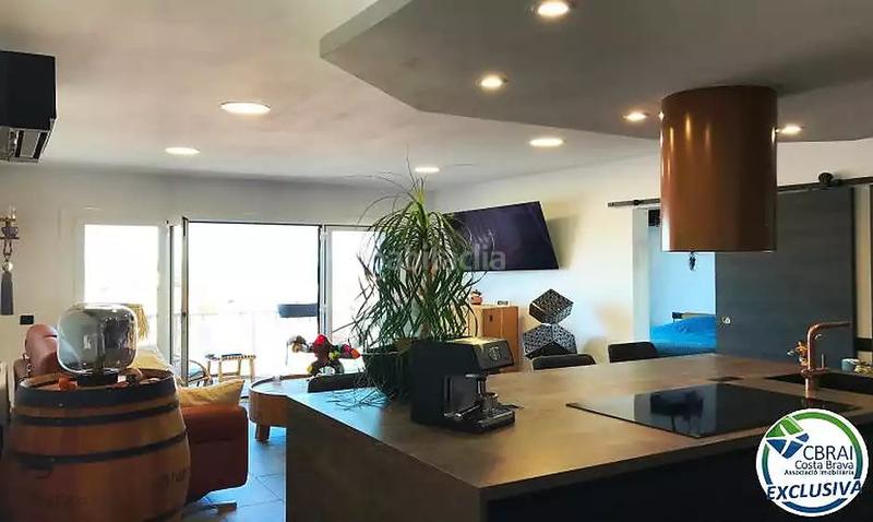 Foto 4452ff77-ba8e-40ab-ba2b-66f84d7c7971. Pis a plaza plaça del llevant 3 a Centre Roses