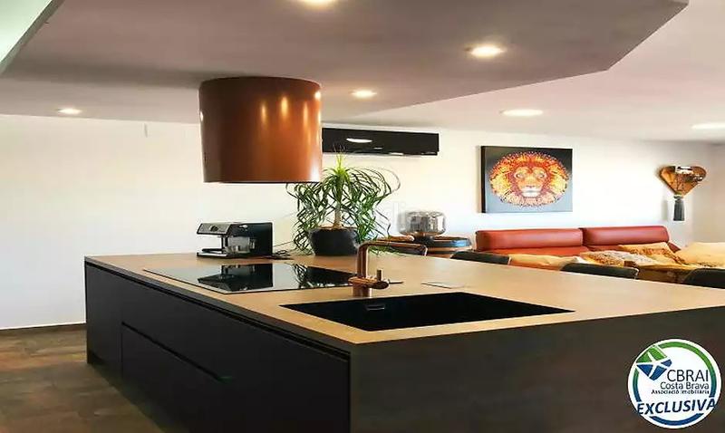 Foto 53ba0f94-ffe4-44a2-b2fd-c48aae5dd163. Pis a plaza plaça del llevant 3 a Centre Roses