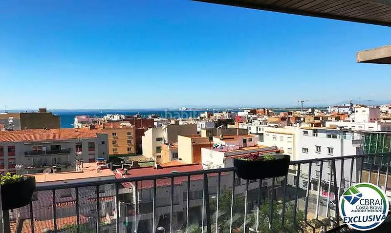 Foto b5803e55-74e6-4ba9-bdad-1043d6c8e259. Pis a plaza plaça del llevant 3 a Centre Roses