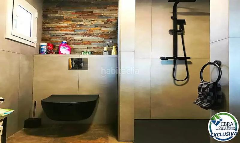 Foto bb6cac2b-2336-467e-af5e-66d18f12da8c. Pis a plaza plaça del llevant 3 a Centre Roses