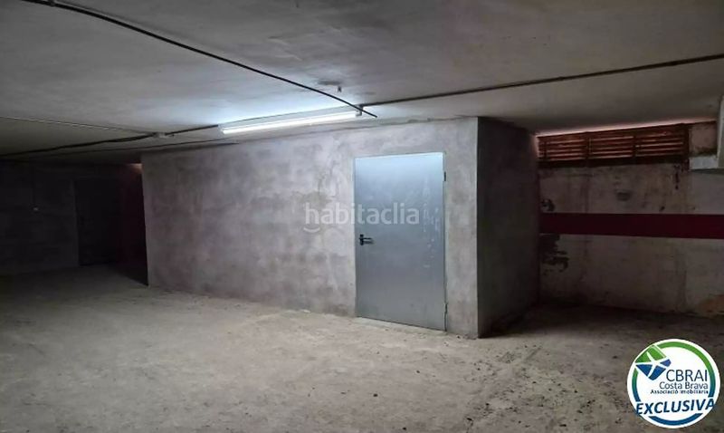 Foto f566177a-6037-447a-9b9c-66de023ed167. Aparcament cotxe a calle cap norfeu 61 a Centre Roses