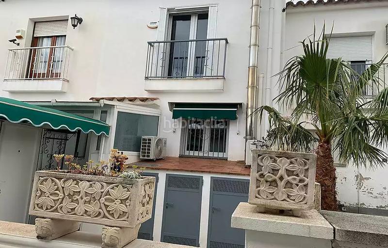 Foto 57963ce3-9b41-4213-91e8-c16ad9d27d80. Casa  de pescadores con amarre y garaje cerrado en Empuriabrava