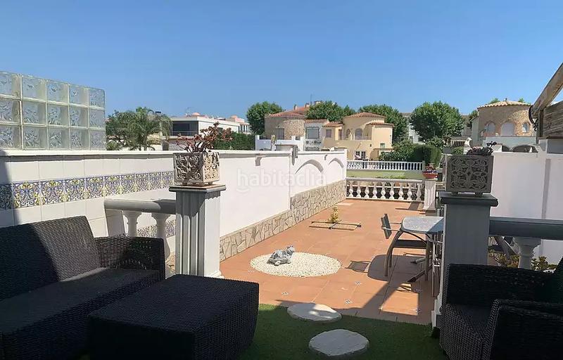 Foto 784c3fc5-8052-4a67-9f1d-4909ca613570. Casa  de pescadores con amarre y garaje cerrado en Empuriabrava
