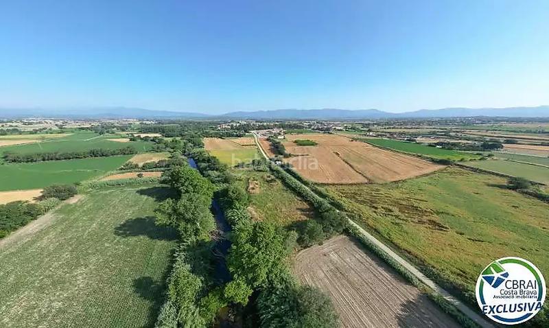 Foto 06c62733-8b77-4f85-bf14-dd327e121a52. Terreny residencial a calle cami de la sota el parc 8 a Peralada