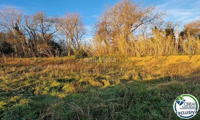 Foto 3397f23f-d6c1-4ec9-996b-aa8d288a53ab. Terreny residencial a calle cami de la sota el parc 8 a Peralada