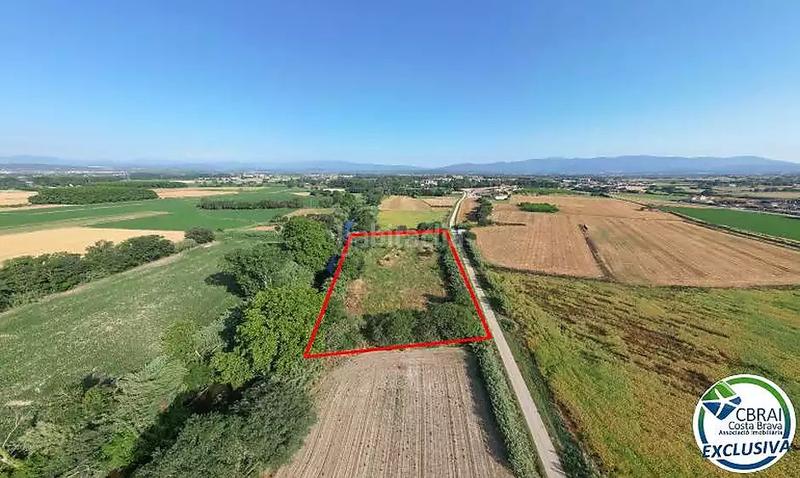 Foto 77298321-70a0-41a0-a0eb-7456f17dcd5b. Terreny residencial a calle cami de la sota el parc 8 a Peralada