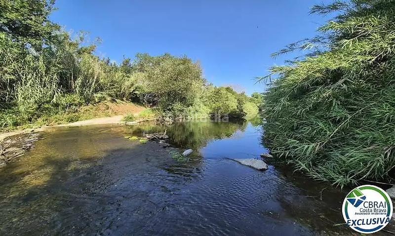 Foto 96b62788-3f19-479b-9870-3d4d4303cd98. Terreny residencial a calle cami de la sota el parc 8 a Peralada