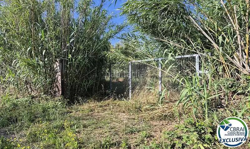 Foto 96c8799a-f8c6-44c0-be95-4f29f99fb33b. Terreny residencial a calle cami de la sota el parc 8 a Peralada