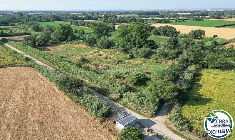 Foto 9d418d3f-eb33-4fa2-b765-277355dad9b3. Terreny residencial a calle cami de la sota el parc 8 a Peralada