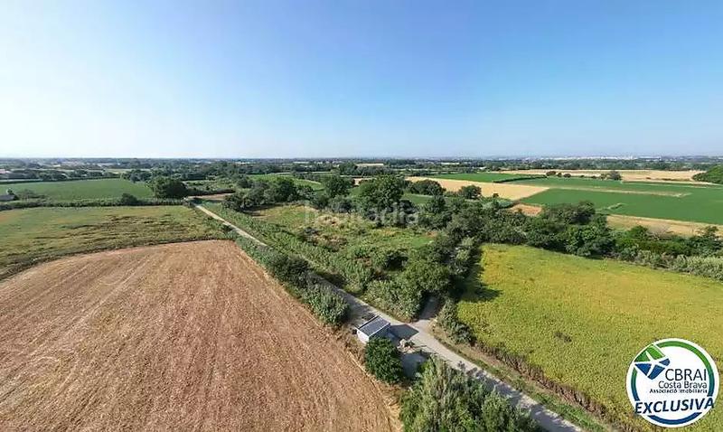 Foto d1930b1c-e4be-4017-8806-d0476dbc4487. Terreny residencial a calle cami de la sota el parc 8 a Peralada