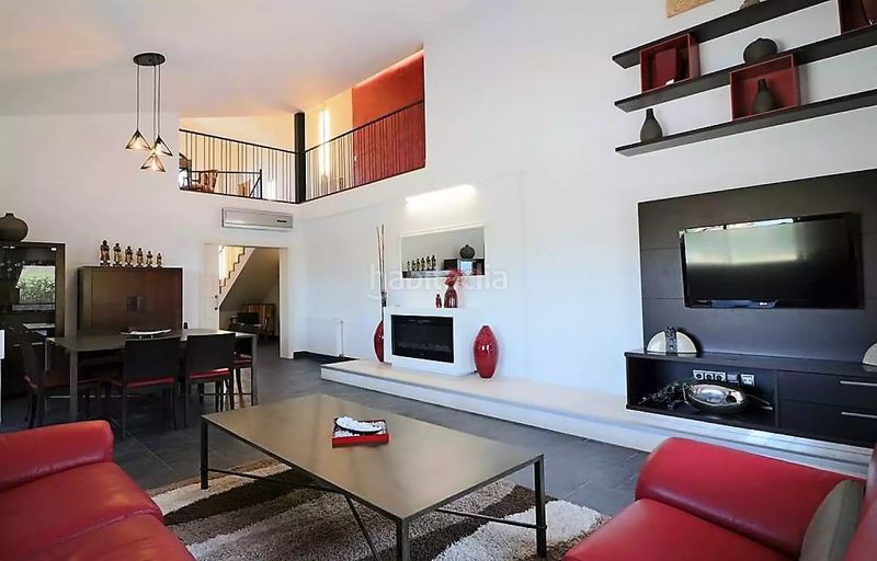 Foto 0389203b-555f-49e1-b92d-2af14997d8f0. Casa a carrer mig 4 a Peralada