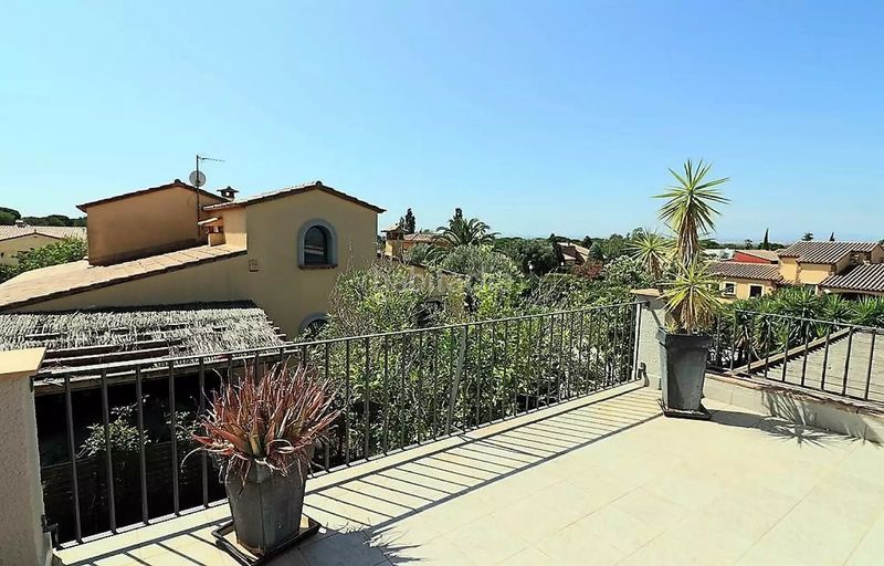 Foto 26308d13-e1b8-4add-8e45-a7a391f21a45. Casa a carrer mig 4 a Peralada