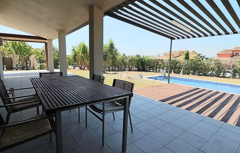 Foto ac36e3fc-0021-4085-830b-806a29b20080. Casa a carrer mig 4 a Peralada