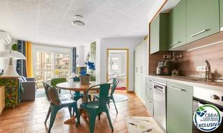 Appartement à Centre. Acogedor apartamento reformado en el centro de roses a escasos m