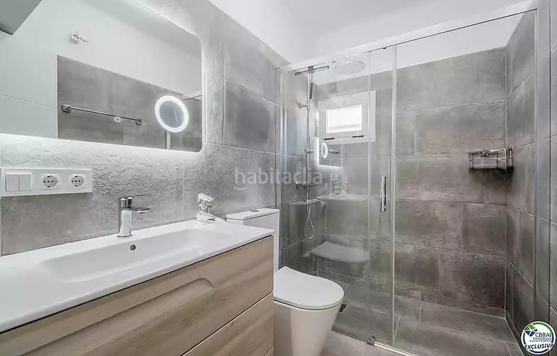 Foto 5f5ae29e-e46e-491a-a86e-cbdcb4a3d53e. Maison avec chauffage parking dans Nord Roses