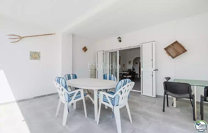 Foto f54aeb73-e1b3-4624-966b-a8ba16437c6c. Maison avec chauffage parking dans Nord Roses