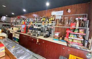 Local commercial à Torroella de Montgrí. En traspaso bar en pleno rendimiento en el centro de torroella.