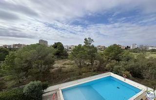 Pis a Santa Margarida. Apartamento renovado con licencia turística, terraza y piscina