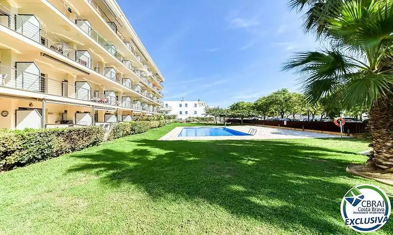 Foto 71f6b9f2-ab78-49c8-8a09-50f03bf164ab. Appartement avec chauffage parking piscine dans Salatar Roses