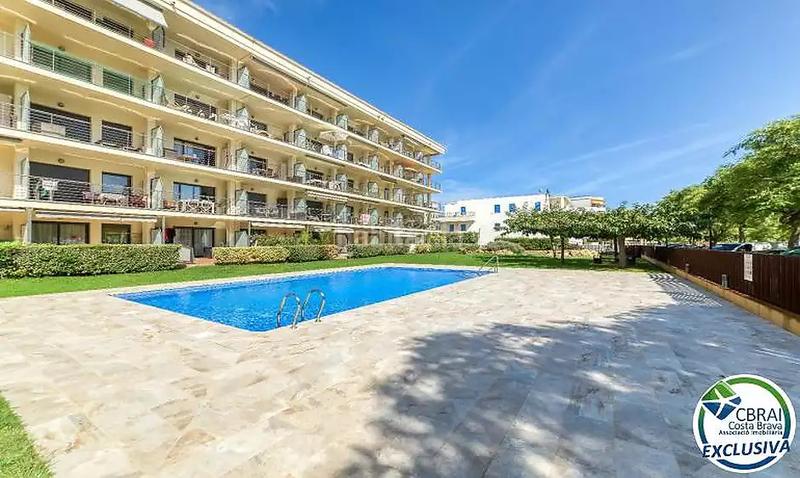 Foto c3820d5a-b8f2-4566-9c97-11b3fd7ef27b. Appartement avec chauffage parking piscine dans Salatar Roses