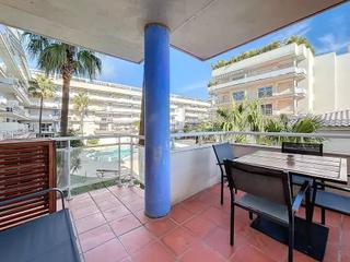 Pis a Santa Margarida. Apartamento renovado con terraza, piscina y licencia turística e