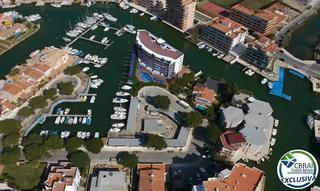 Terreny residencial a Santa Margarida. Amarre en venta en port trébol  santa margarita roses