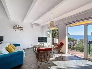 Appartement à Avenida de santa barbara 27. Apartamento renovado en rosas canyelles con vistas al mar, licen