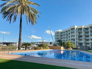 Appartement à Av del pastor 1. Apartamento con piscina en residencia segura en roses  santa mar