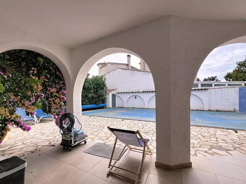 Foto 31430fec-8c35-432e-ac68-a47718e14156. Casa con parcheggio piscina in Alberes Empuriabrava