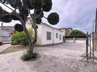 Maison à Alberes. Casa con piscina y dependencias en la zona de albères.