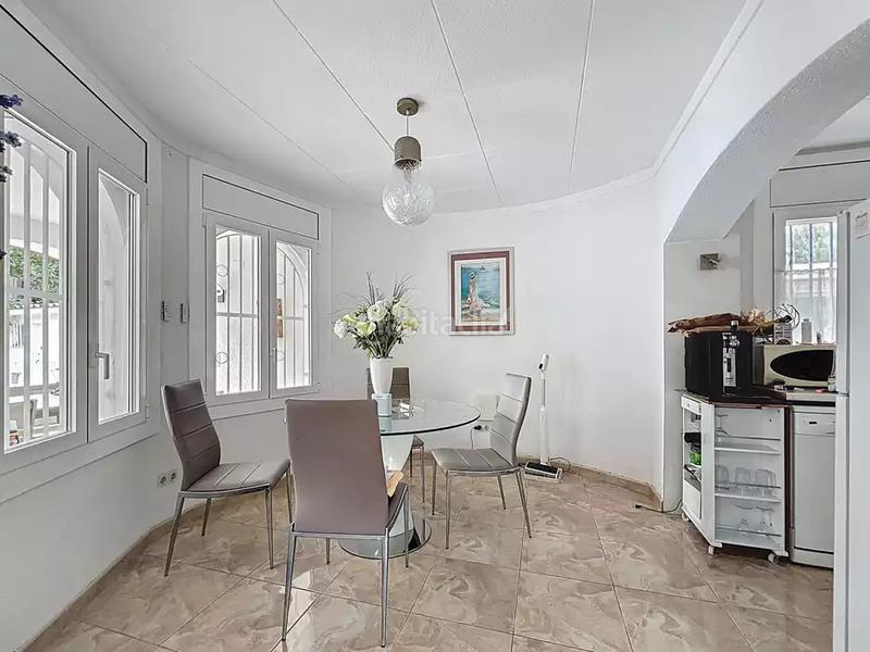 Foto e479bf69-15df-4ec8-8e9e-b1e7c6048d03. Casa con parcheggio piscina in Alberes Empuriabrava