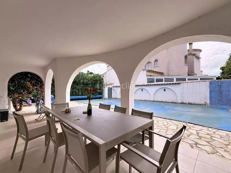 Foto f1f96a88-00da-4b0e-a485-4e12c15ae7db. Casa con parcheggio piscina in Alberes Empuriabrava