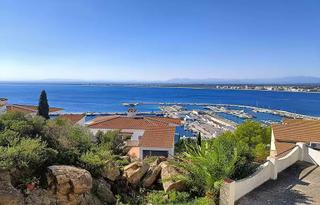 Appartement à Calle cant dels ocells 2. Magnífico piso en roses con vista mar y la bahia de roses