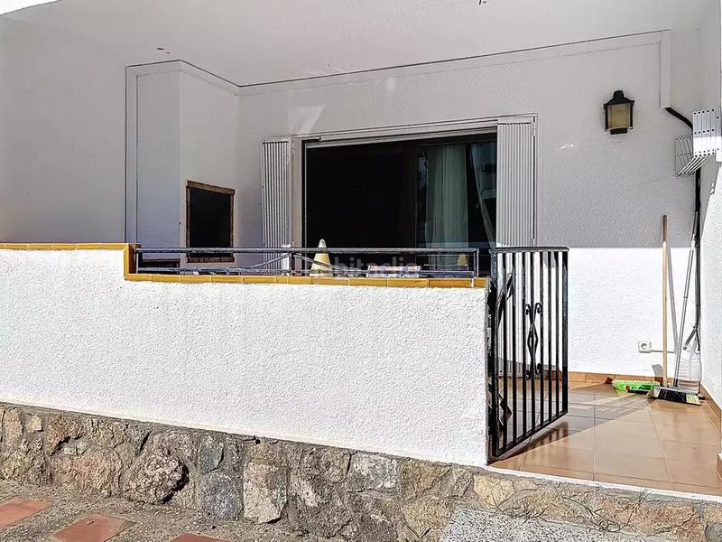 Foto f4b0f4a6-eb98-427c-ba29-5872d284766d. Pis a calle de josep carner 08 a Puig Rom-Canyelles-Almadrava Roses