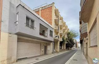Appartement à Nord. Piso con encanto en el centro de roses a 200 m de la playa
