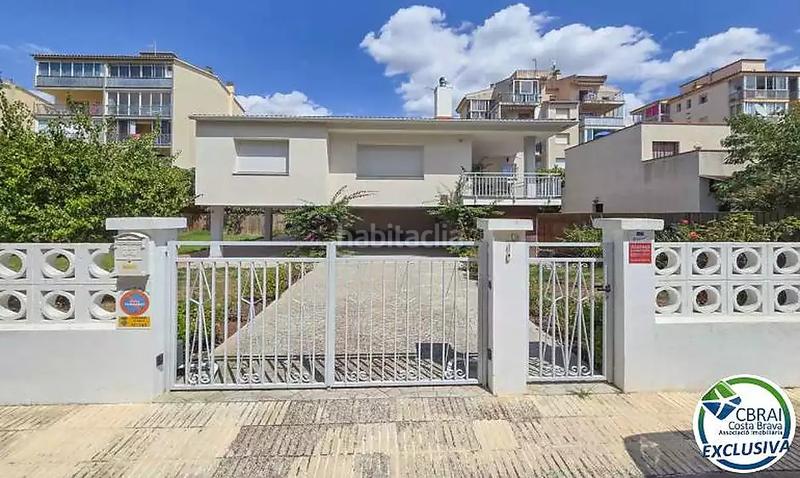 Foto c93caf2c-b395-4dd9-8281-e1a48bdde503. Haus mit parking in Santa Margarida Roses