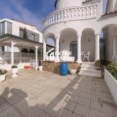 Casa a Secteur montgri 27. Casa con jardín, veranda y garaje a 300 m de la playa  montgrí,